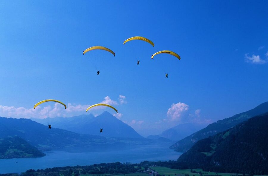 Zurich: Day trip to Interlaken incl. tandem paragliding - Free time requires a little planning